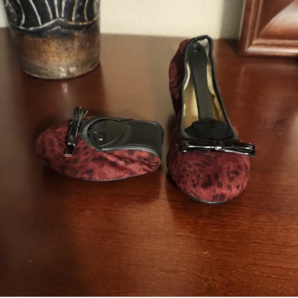 Butterfly Twists Ballet Flats EUR 40 US Size 9 Tara Berry Brushstroke Leopard - Picture 2 of 5